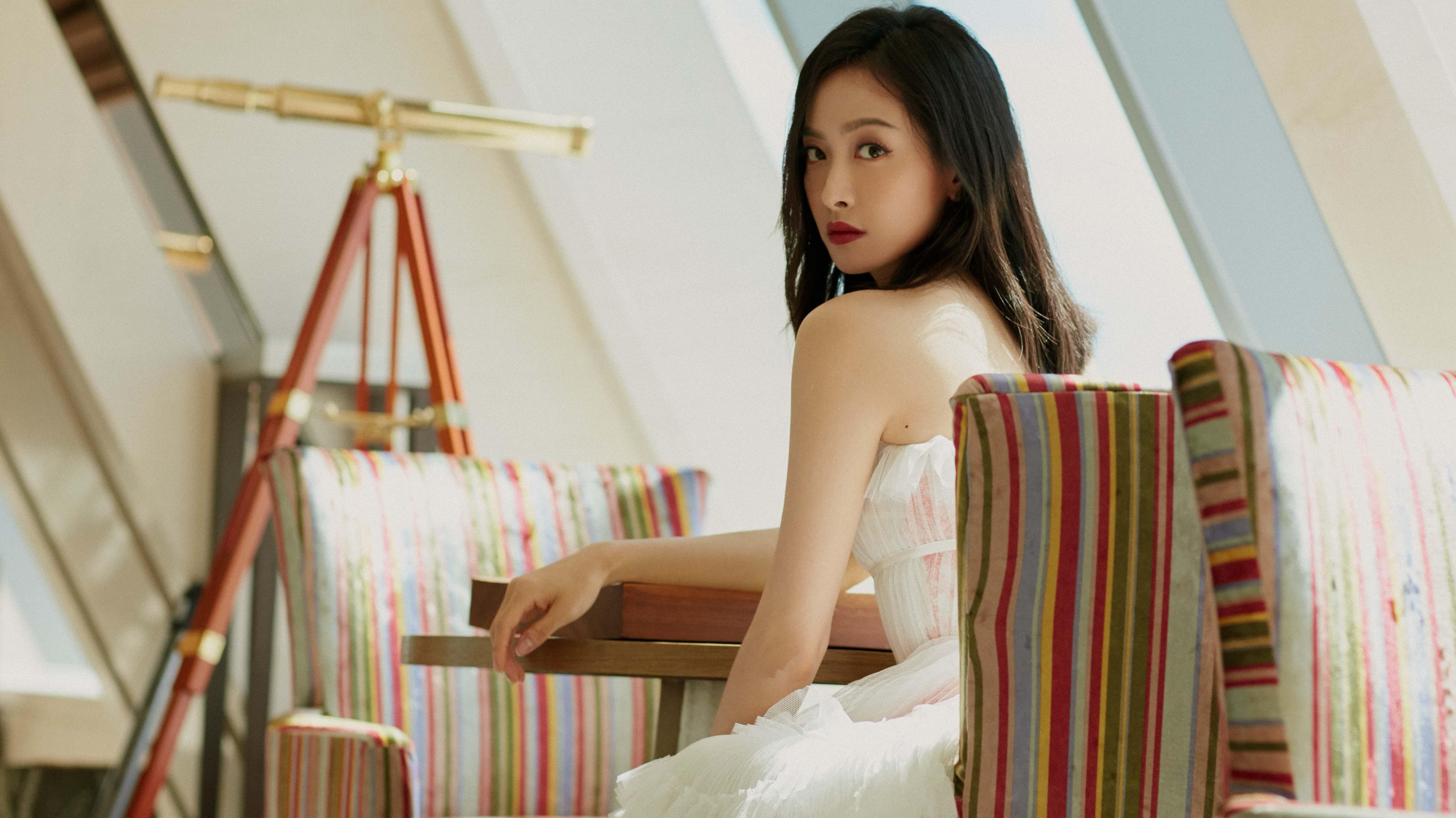 《电竞冠军的秘密武器：战术分析与团队协作》，电竞游戏职业选手冠军